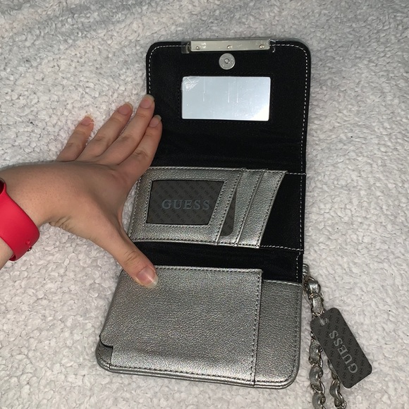 Guess Silver / Grey Leather Chevron Wristlet - Picture 13 of 17